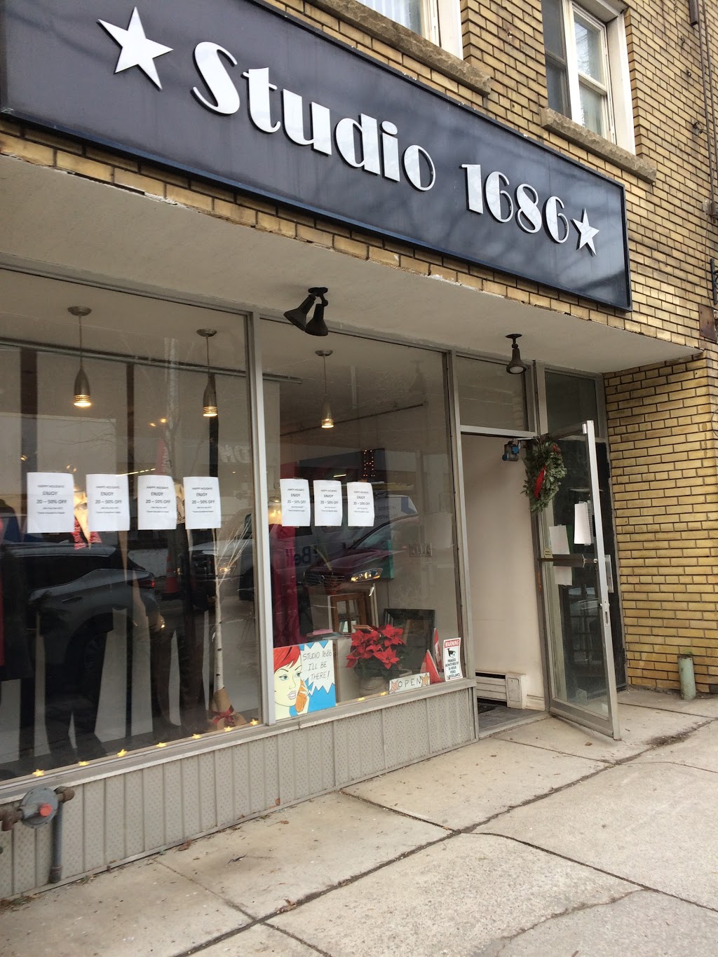 Studio 1686 | 1686 Queen St W, Toronto, ON M6R 1B3, Canada | Phone: (416) 533-5400