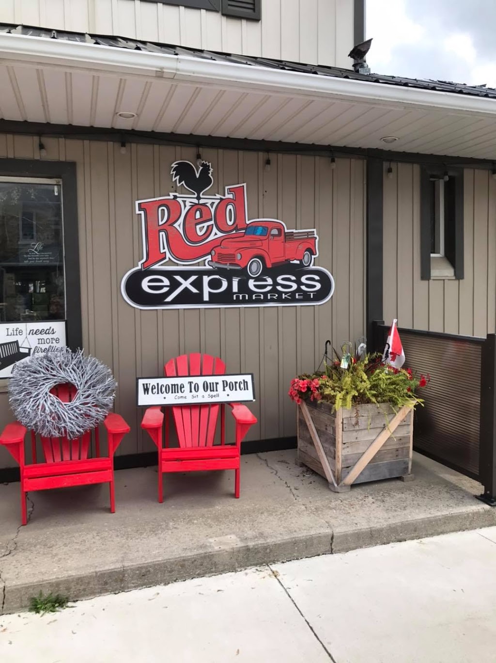 The Red Express | 21 Elora St S, Clifford, ON N0G 1M0, Canada | Phone: (519) 292-1404