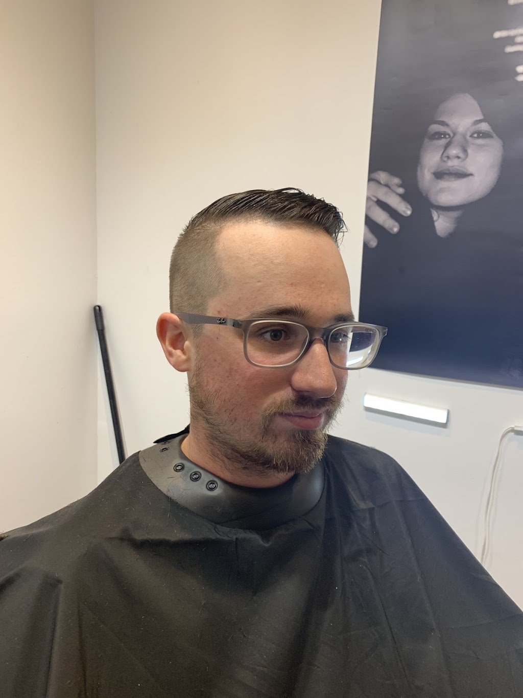 Rony le Barbier | 1181 Avenue Bourgogne, Chambly, QC J3L 1X8, Canada | Phone: (514) 226-9771