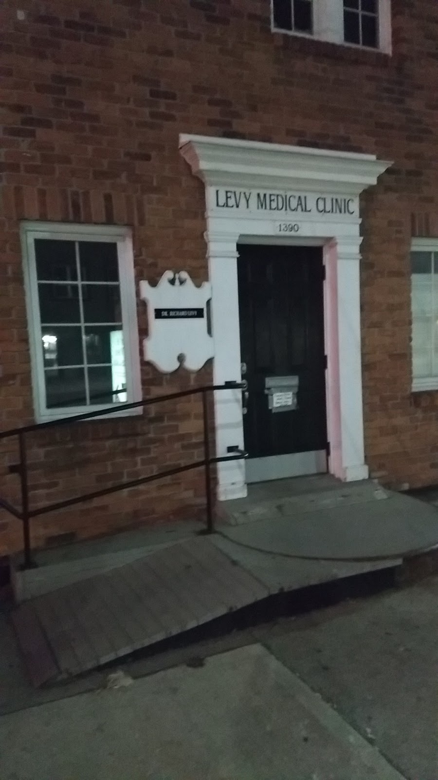 Levy Medical Clinic | 1390 Main St E, Hamilton, ON L8K 1C1, Canada | Phone: (905) 549-1244