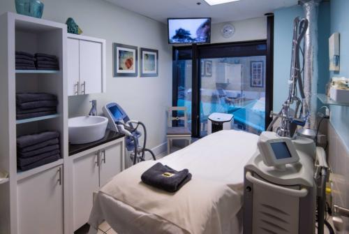 Urban Body Laser | 777 Hornby St #860, Vancouver, BC V6Z 2G3, Canada | Phone: (604) 696-5506