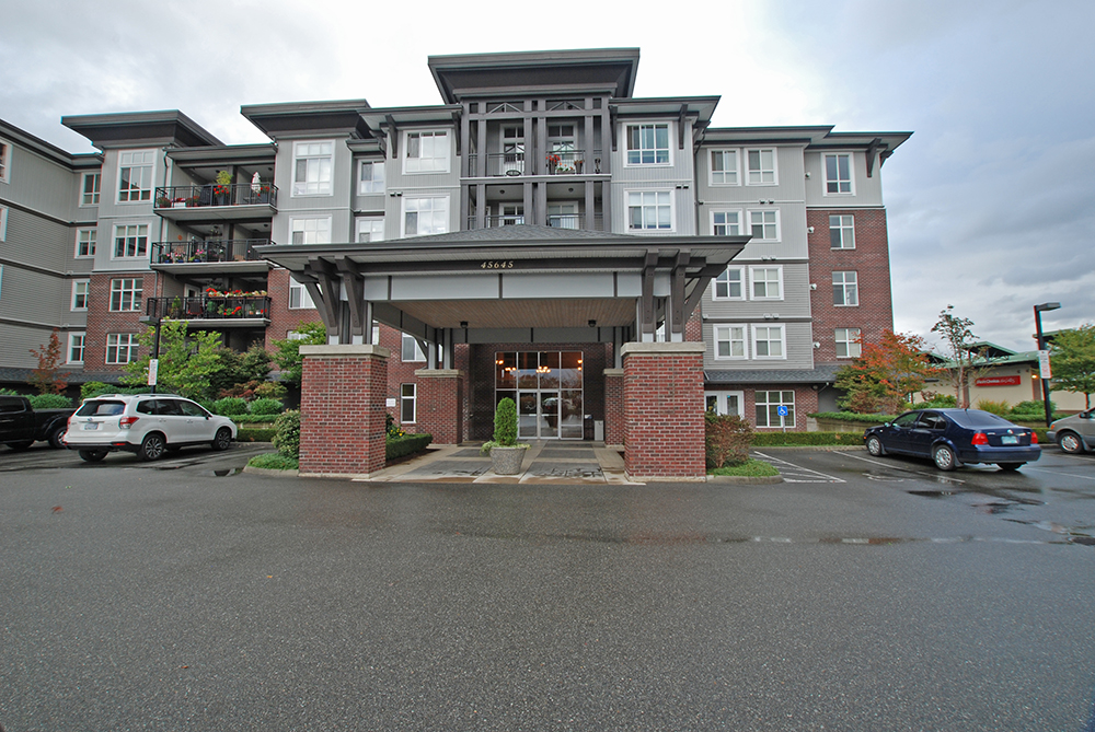 Select Real Estate | 45715 Hocking Ave #520, Chilliwack, BC V2P 6Z6, Canada | Phone: (604) 393-7880