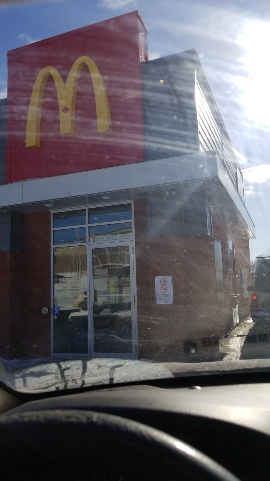 McDonalds | 377-A Rue Papineau, Papineauville, QC J0V 1R0, Canada | Phone: (819) 427-9956