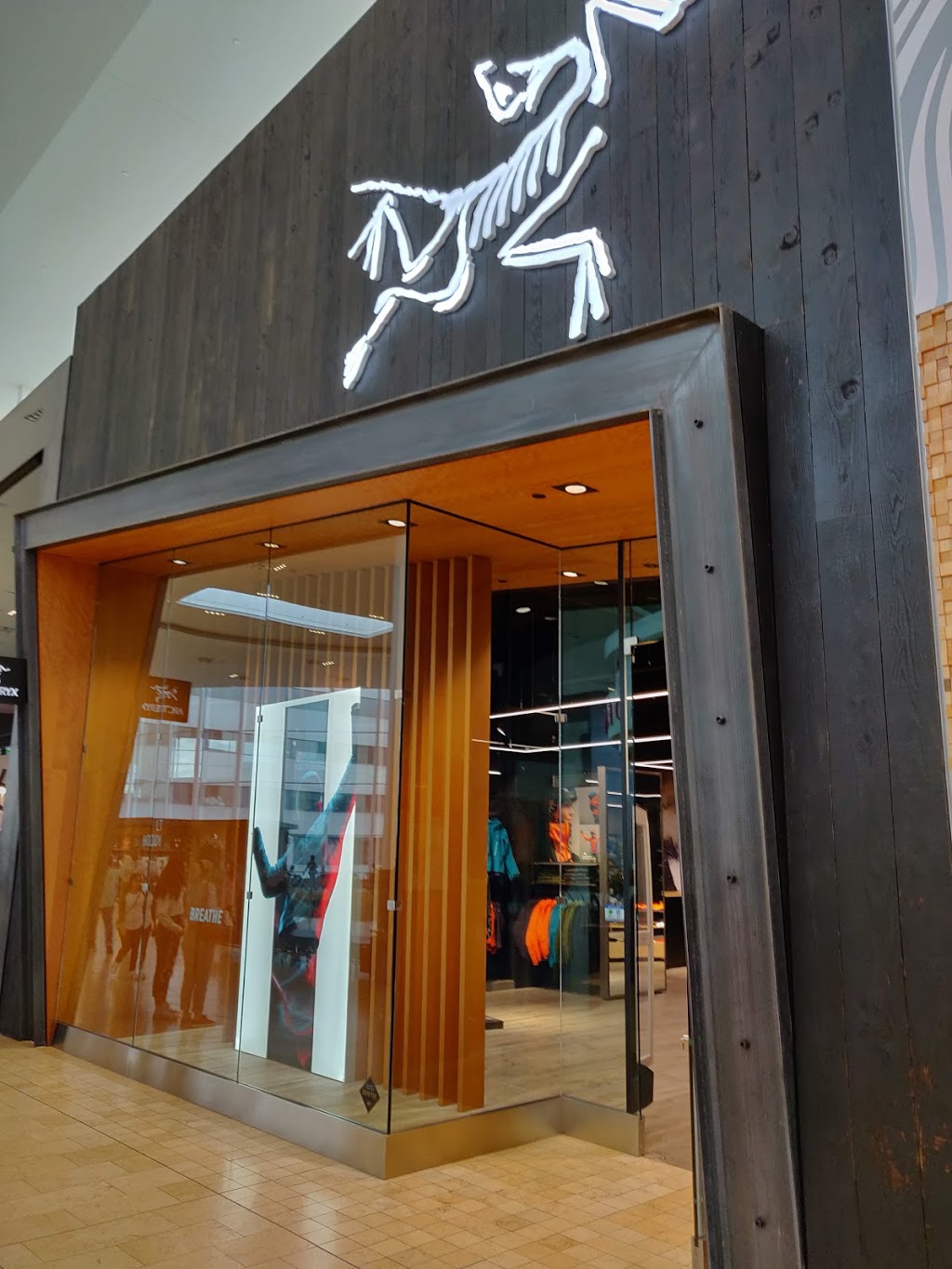 Arc’teryx | 3401 Dufferin St #511, North York, ON M6A 2T9, Canada | Phone: (416) 787-6978