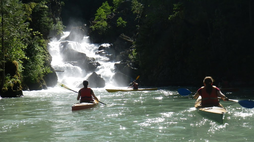 Natural Escapes Kayaking and Canoeing | 1115 Pine Ridge Crescent, Revelstoke, BC V0E 2S1, Canada | Phone: (250) 837-7883