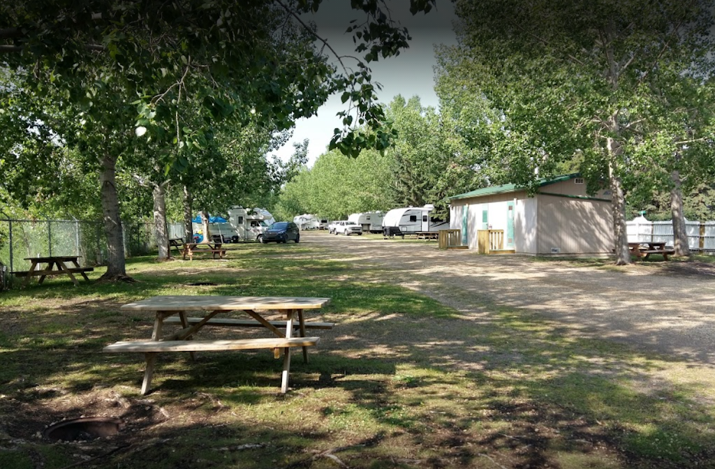 Sylvan Lake RV Park | 4305 50 Ave, Sylvan Lake, AB T4S 1C1, Canada | Phone: (403) 588-7878