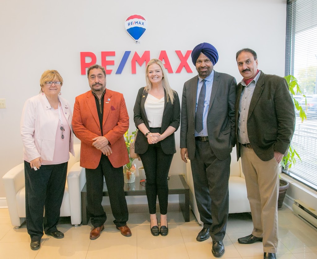 RE/MAX PARAMOUNT REALTY | 7420 B Bramalea Rd, Mississauga, ON L5S 1W9, Canada | Phone: (905) 673-1212