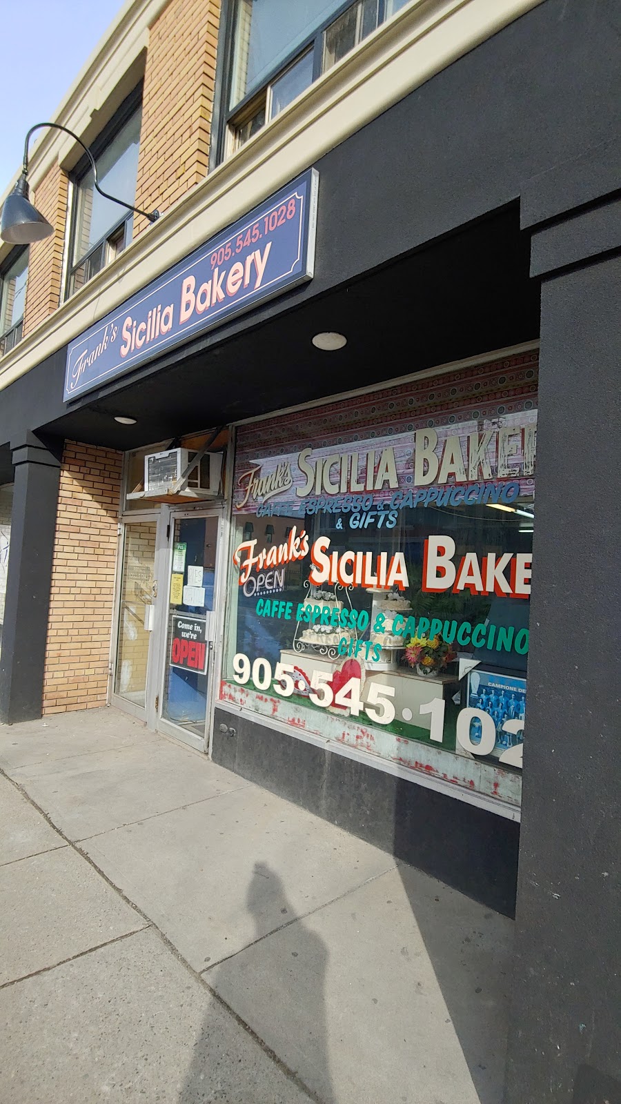 Franks Sicilia Bakery | 669 Barton St E, Hamilton, ON L8L 3A3, Canada | Phone: (905) 545-1028