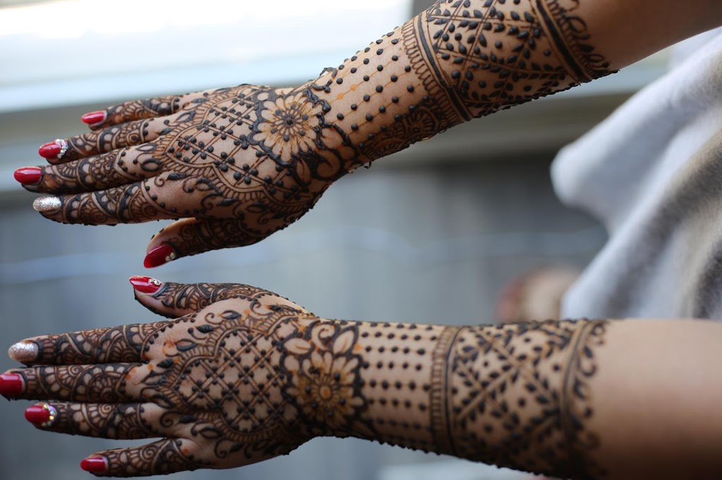 Henna Dreams | Chevron Prince Path, Oshawa, ON L1L 0H4, Canada | Phone: (647) 997-1604