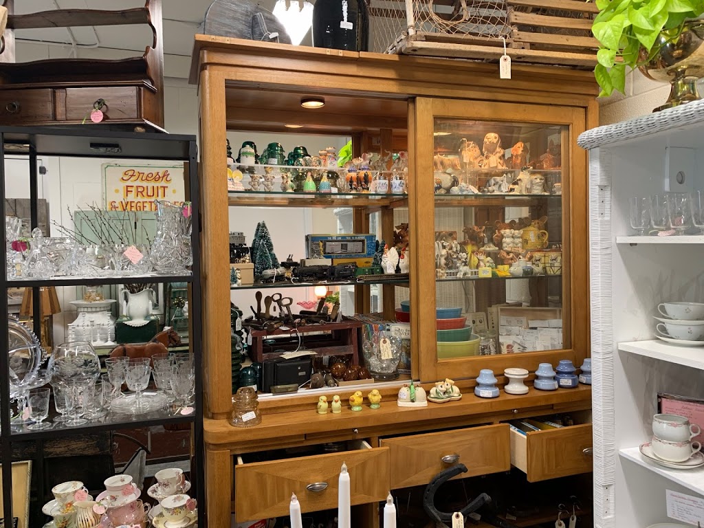 Beach Town Antiques | 3822 Dominion Rd, Ridgeway, ON L0S 1N0, Canada | Phone: (905) 353-7502