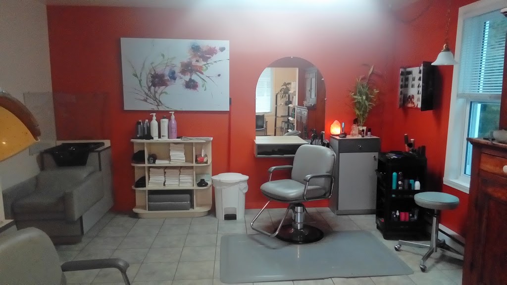 Salon Coupe En Tete Enr | 35 Rue Albert, Scotstown, QC J0B 3B0, Canada | Phone: (819) 657-4396