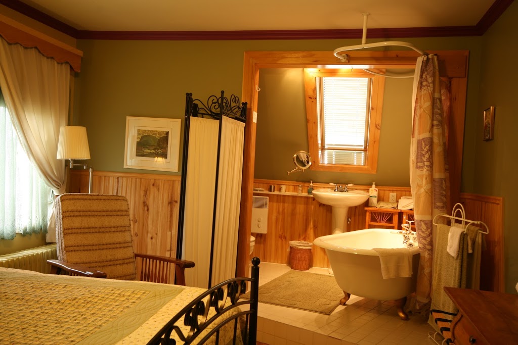 Au Petit Champayeur , Gîte touristique | 5 rue Hôtel de Ville, Warwick, QC J0A 1M0, Canada | Phone: (450) 775-0451