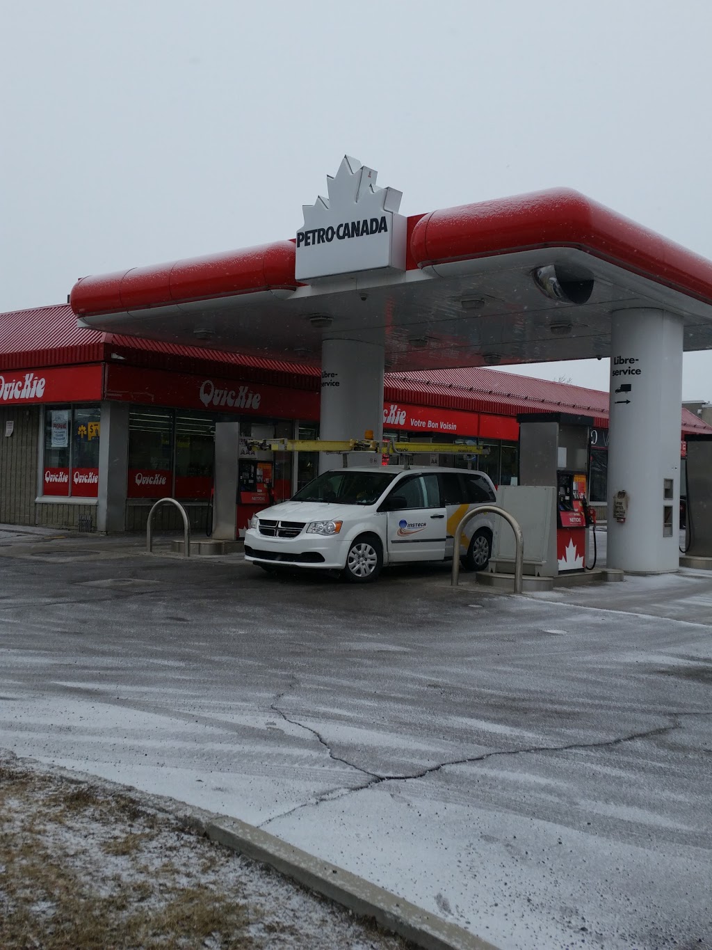 Petro-Canada | 151 Boulevard Maloney E, Gatineau, QC J8P 1B9, Canada | Phone: (819) 663-9647