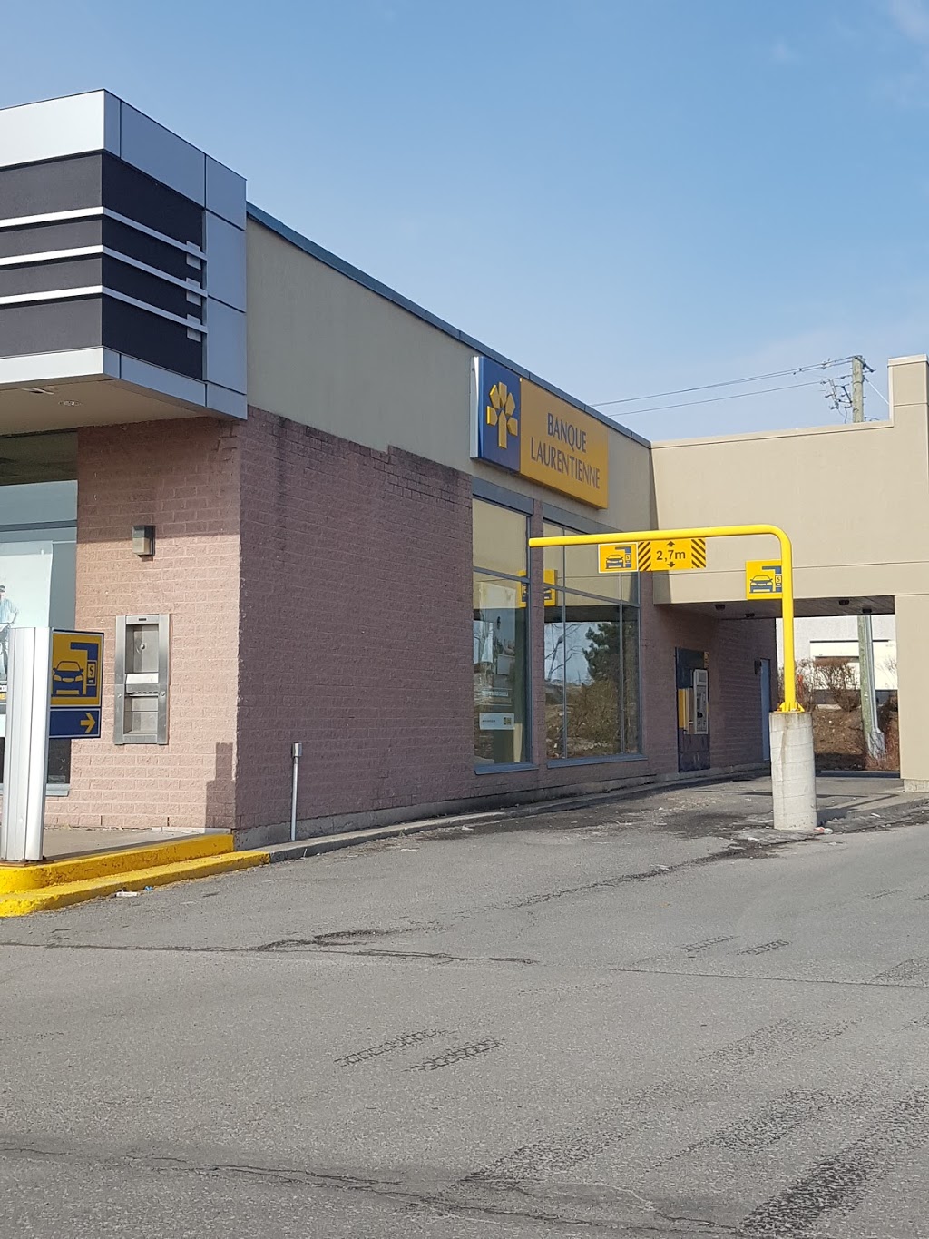 Banque Laurentienne | 400 Rte 132 Promenades, local 170, Saint-Constant, QC J5A 2J8, Canada | Phone: (800) 252-1846