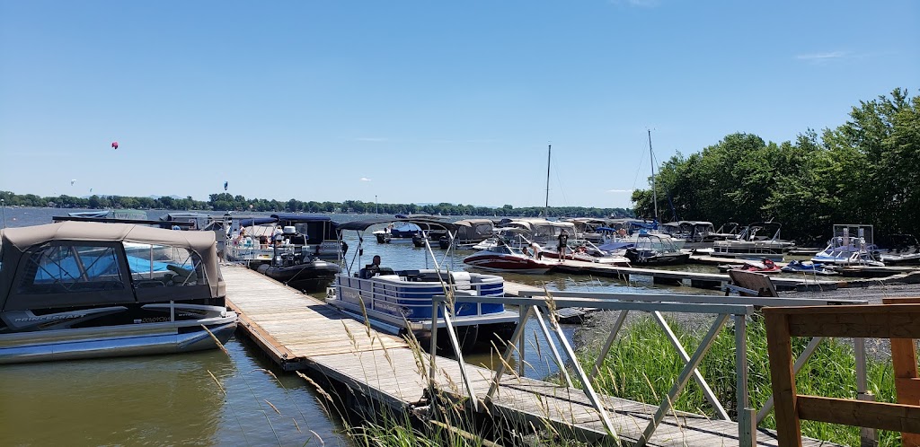 Port de Plaisance Venise ( location Pontons ) | 200 Avenue de Venise O #2, Venise-en-Québec, QC J0J 2K0, Canada | Phone: (450) 390-0999