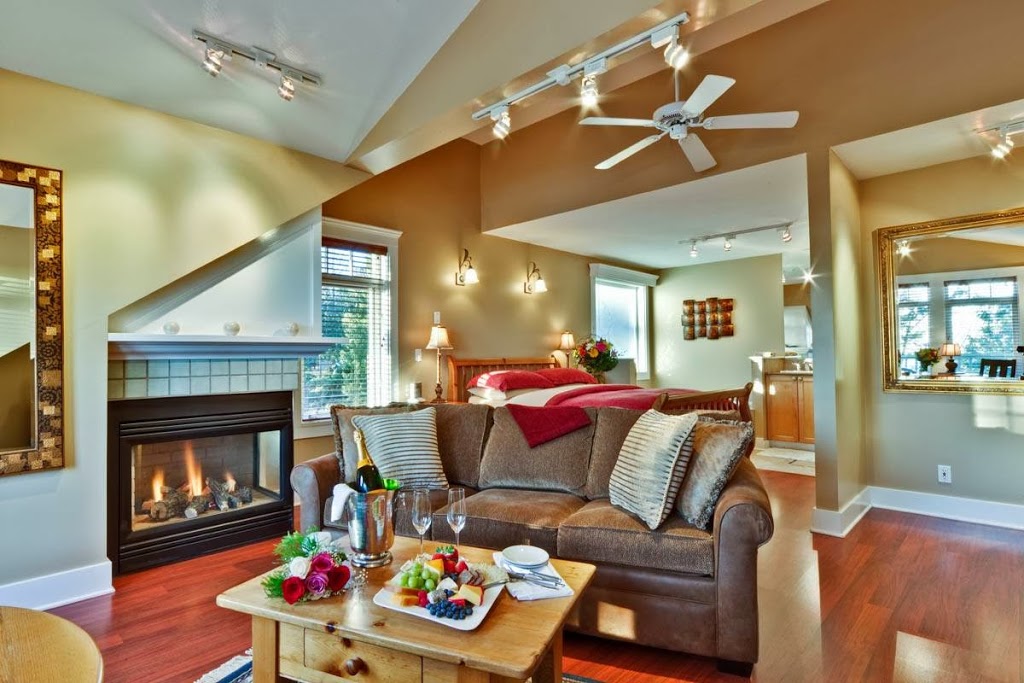 The Bonniebrook Lodge | 1532 Ocean Beach Esplanade, Gibsons, BC V0N 1V5, Canada | Phone: (604) 886-2887