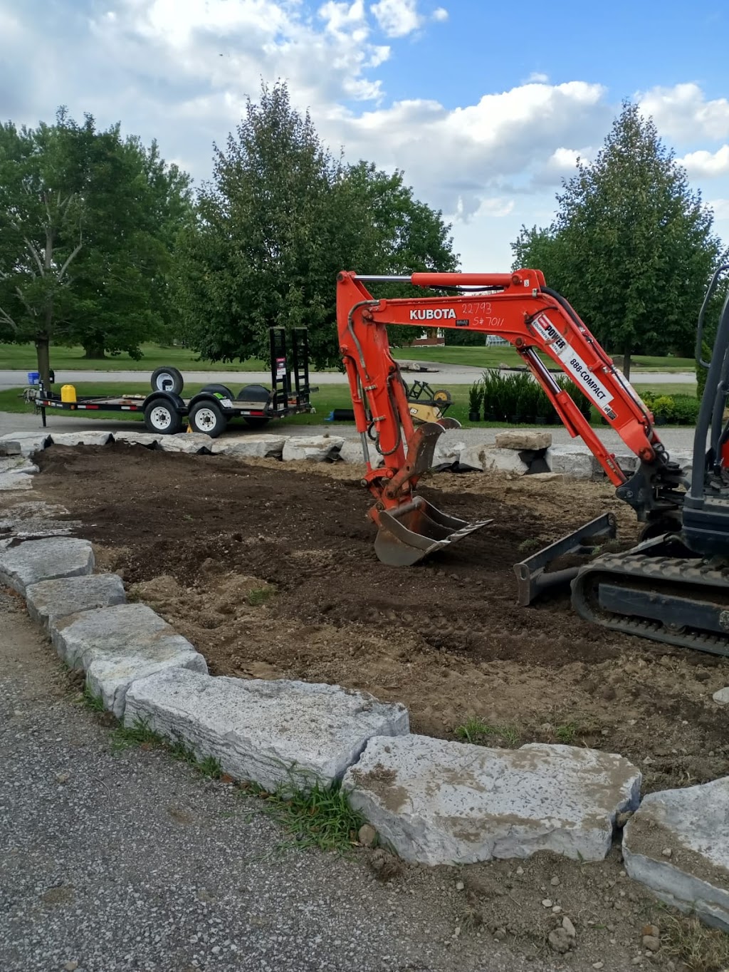 Moon Landscaping LTD | 298 Lakeshore Rd W B, Mississauga, ON L5H 1G6, Canada | Phone: (647) 962-5373
