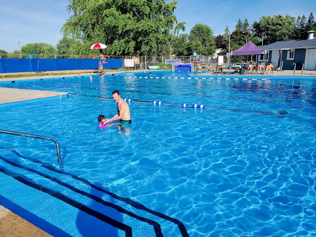 Elm Park swimming pool | 532 Rue Montcalm, Dollard-des-Ormeaux, QC H9G 1K3, Canada | Phone: (514) 620-9747