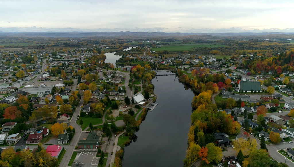 Les Halles de la Rivière | 3998 Rue Ste Jeanne dArc, Jonquière, QC G7X 3M9, Canada | Phone: (418) 546-2329