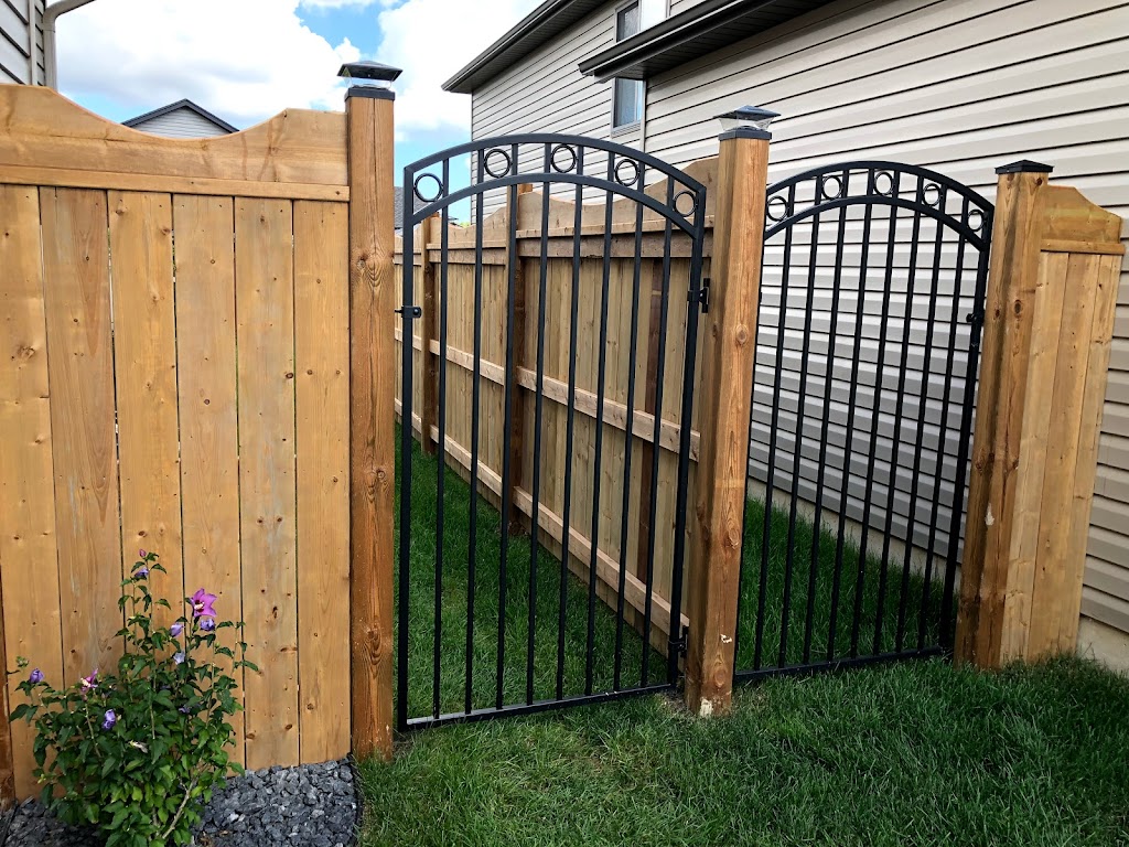 Lewis Fencing | 598 Spokane Blvd, Corunna, ON N0N 1G0, Canada | Phone: (519) 466-5842