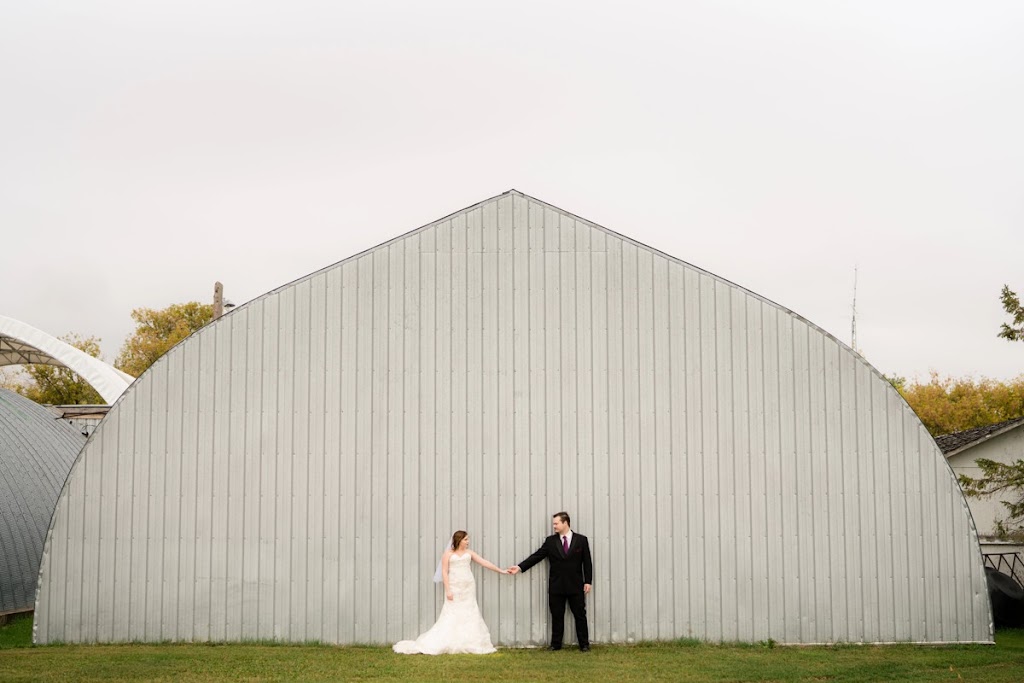 Prairie Homestead Weddings | Box 566, Altona, MB R0G 0B0, Canada | Phone: (204) 304-0796