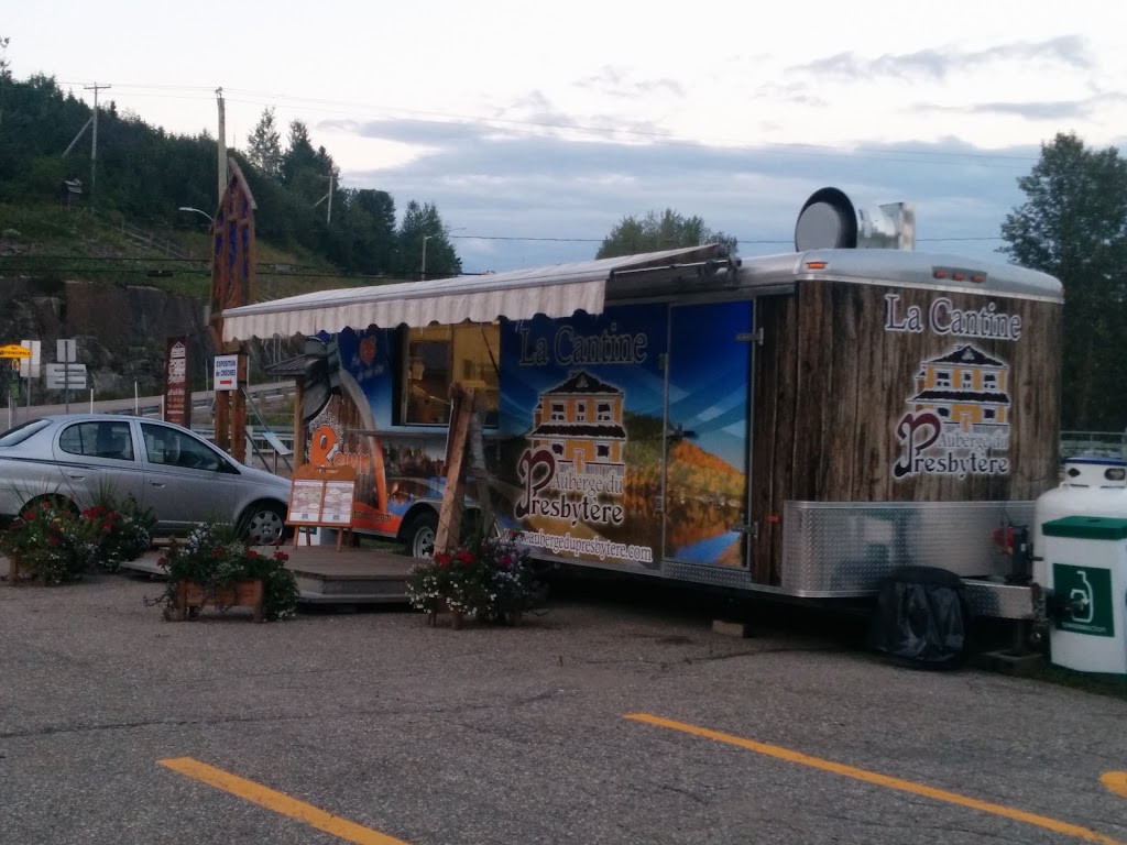 La Cantine de lauberge du Presbytère | 405 Rue Principale, Rivière-Éternité, QC G0V 1P0, Canada | Phone: (581) 235-4558