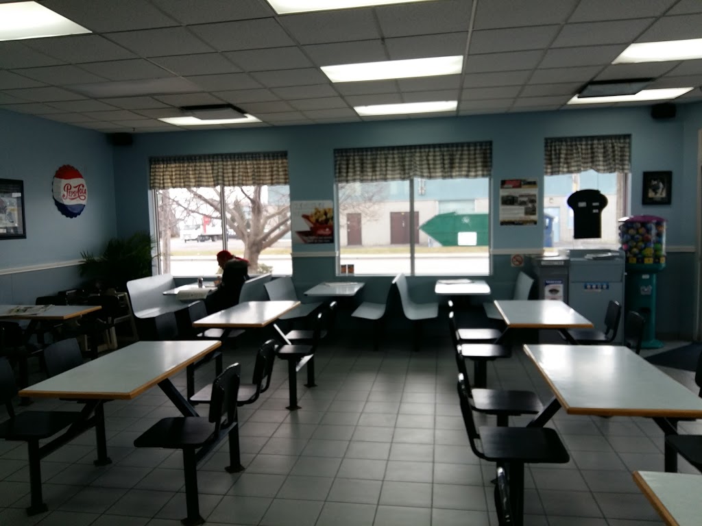 Cantine Chez Real | 790 Boulevard dIberville, Saint-Jean-sur-Richelieu, QC J2X 4A2, Canada | Phone: (450) 347-8727