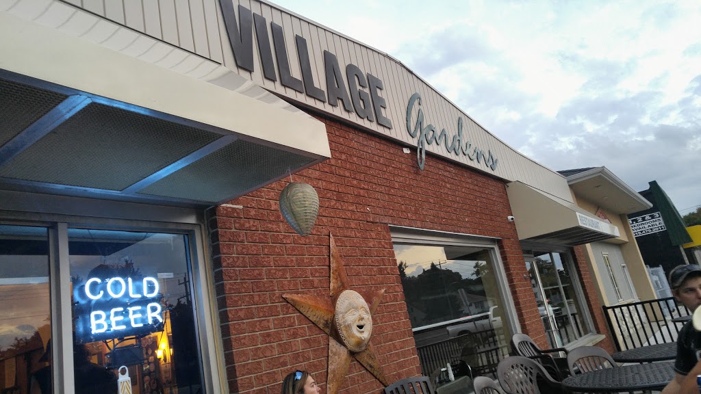 Village Gardens Family Restaurant | 128 East Street N, Sarnia, ON N7T 6X2, Canada | Phone: (519) 337-6277