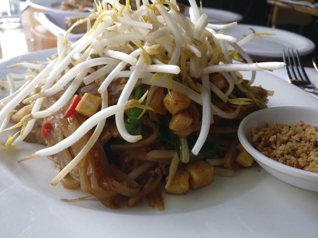 Sukhothai | 1442 Dundas St W, Toronto, ON M6J 1Y6, Canada | Phone: (416) 792-2432