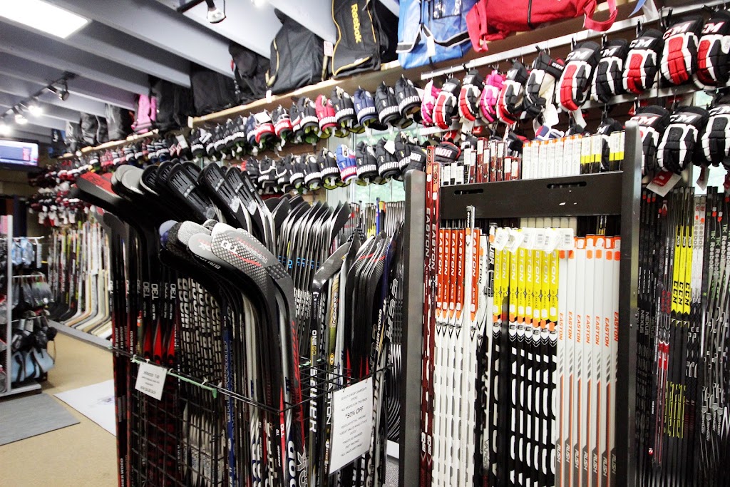 Figure 8 / Hockey One Skate Specialists | 380 Industrial Ave, Ottawa, ON K1G 0Y9, Canada | Phone: (613) 731-4007