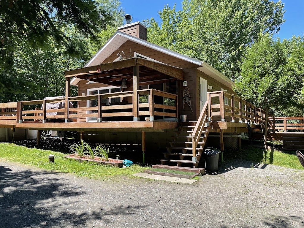 Chalet Belle Vie | 2 Chemin de la Belle-Vie Stanstead Canton, Memphrémagog, QC J0B 3E0, Canada | Phone: (514) 632-1615