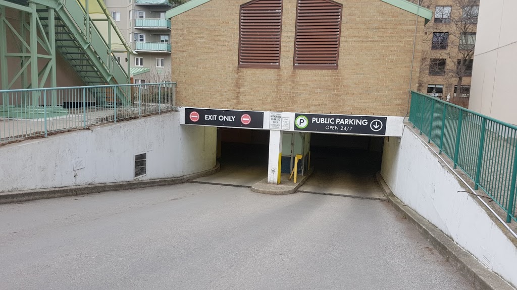 Public Parking | 33 Stadium Rd, Toronto, ON M5V 3P4, Canada
