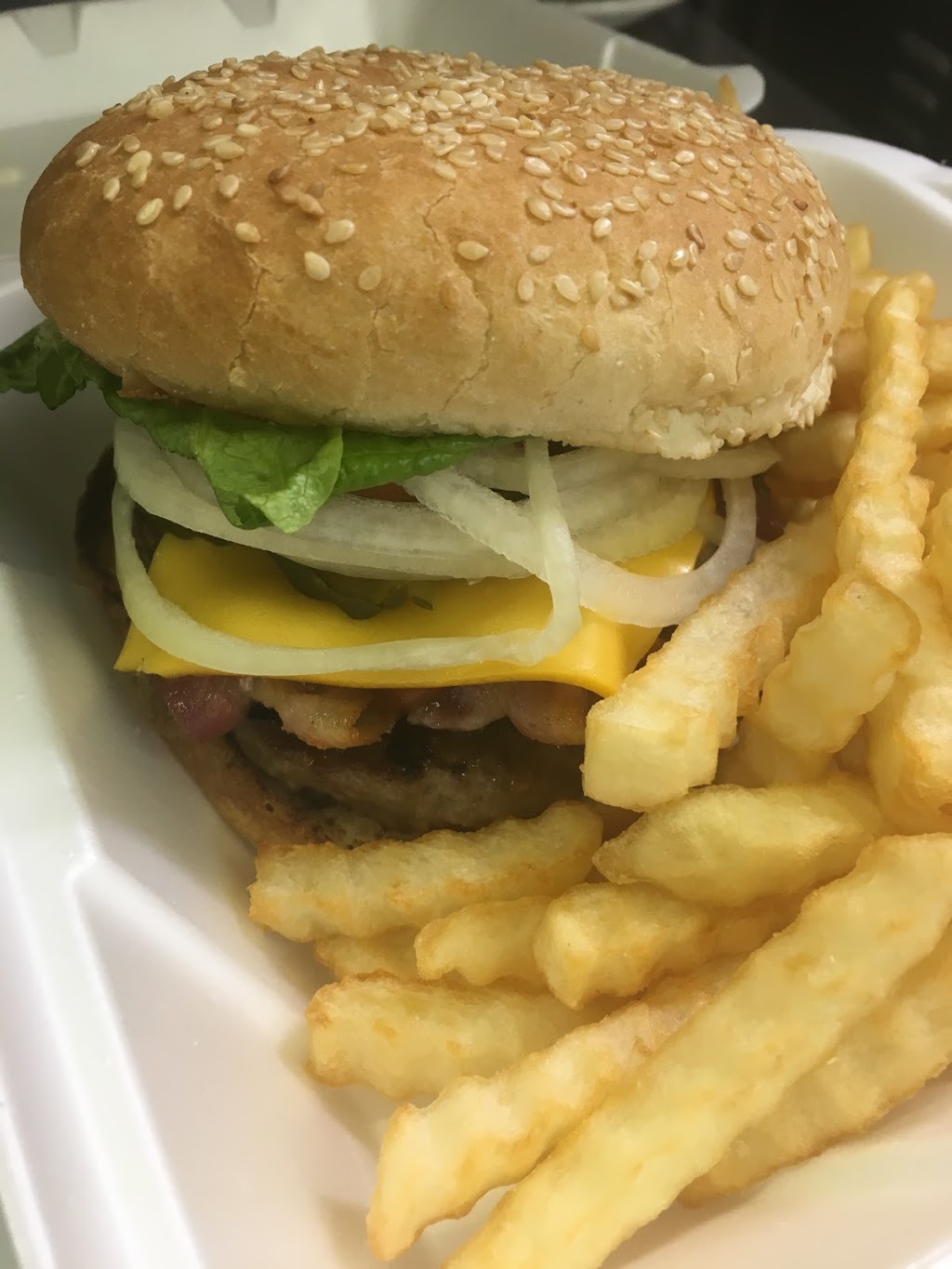 Thorsby Family Restaurant/ Jerry’s Sports Lounge | 4901 52nd St, Thorsby, AB T0C 2P0, Canada | Phone: (780) 789-2662