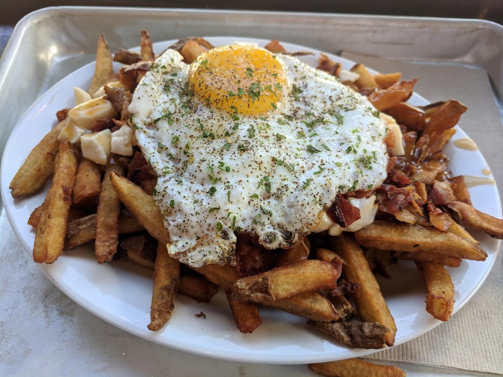 Poutine Centrale | 3971 Rue Hochelaga, Montréal, QC H1W 1K2, Canada | Phone: (514) 507-9494