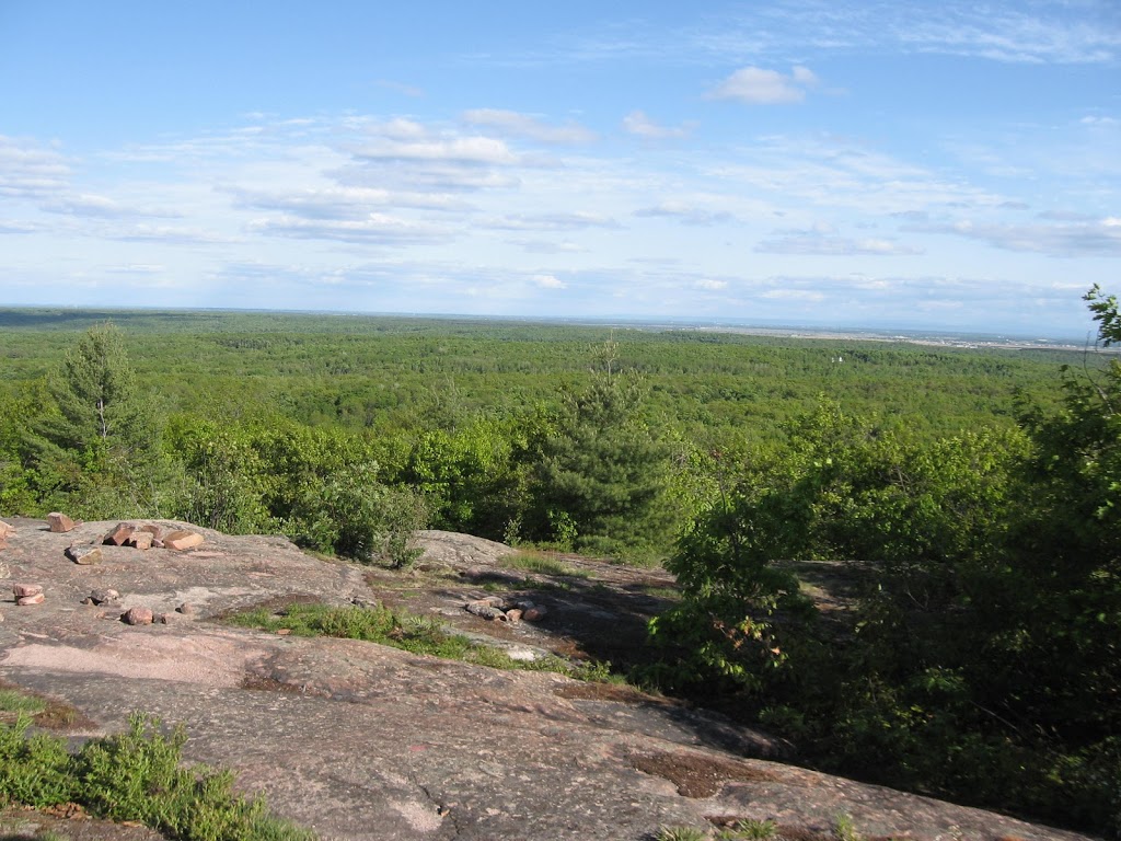 Sentiers de Lescapade, Chalet daccueil | 15 Rue du Boisé des Franciscaines, Rigaud, QC J0P 1P0, Canada | Phone: (514) 978-0358