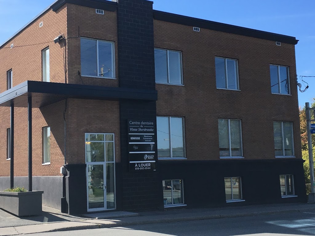 Dental Center Du Vieux Sherbrooke | 209 Rue Belvédère N #100, Sherbrooke, QC J1H 4A7, Canada | Phone: (819) 565-4132