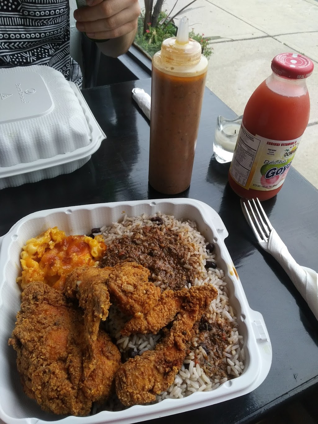 Vibez Caribbean & Southern Grill | 971 King St E, Hamilton, ON L8M 1C3, Canada | Phone: (905) 581-2062