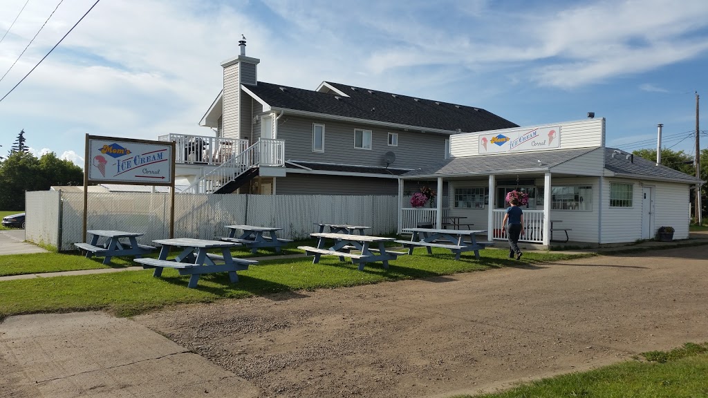 Moms Ice Cream Corral | 4820 51 Ave, Tofield, AB T0B 4J0, Canada | Phone: (780) 662-4822