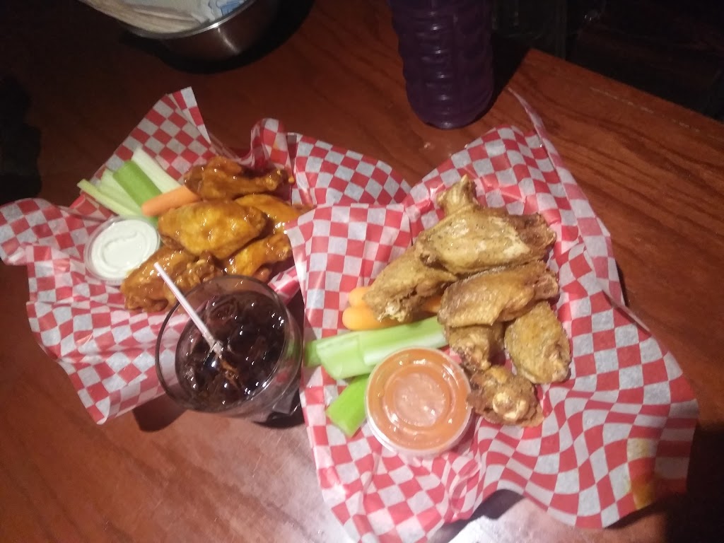 Queenstons Grill N Pub | 216 Queenston St, St. Catharines, ON L2P 2W8, Canada | Phone: (905) 682-8841