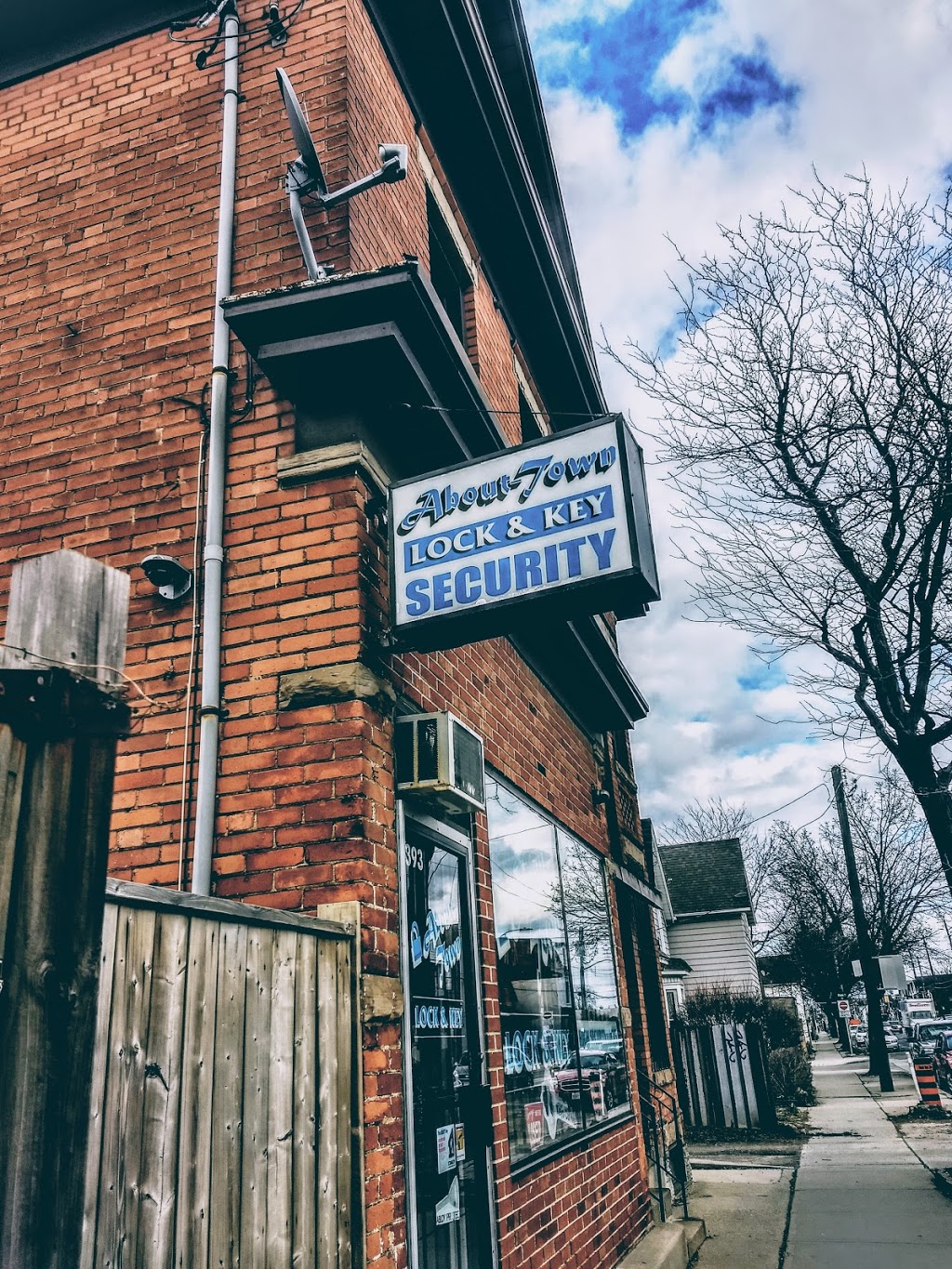 About Town Lock & Key | 393 Cannon St E, Hamilton, ON L8L 2C5, Canada | Phone: (905) 525-5564