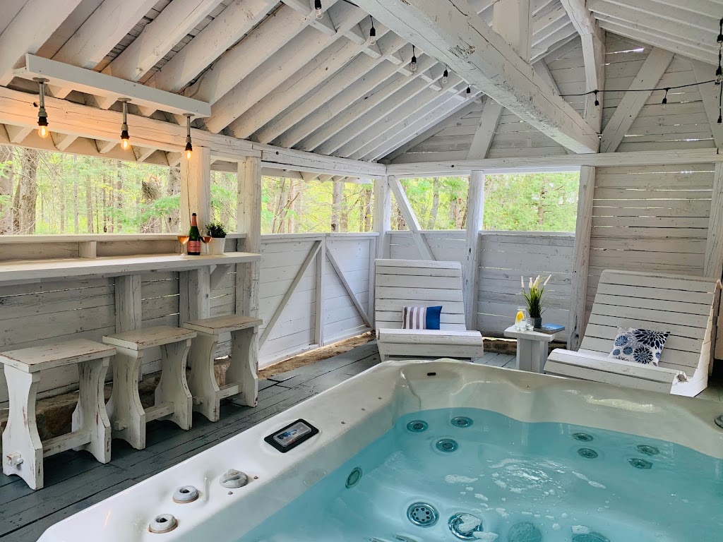 Chalet Le Saint-Ferréol | 21 Rue des Merisiers, Saint-Ferréol-les-Neiges, QC G0A 3R0, Canada | Phone: (855) 292-9904