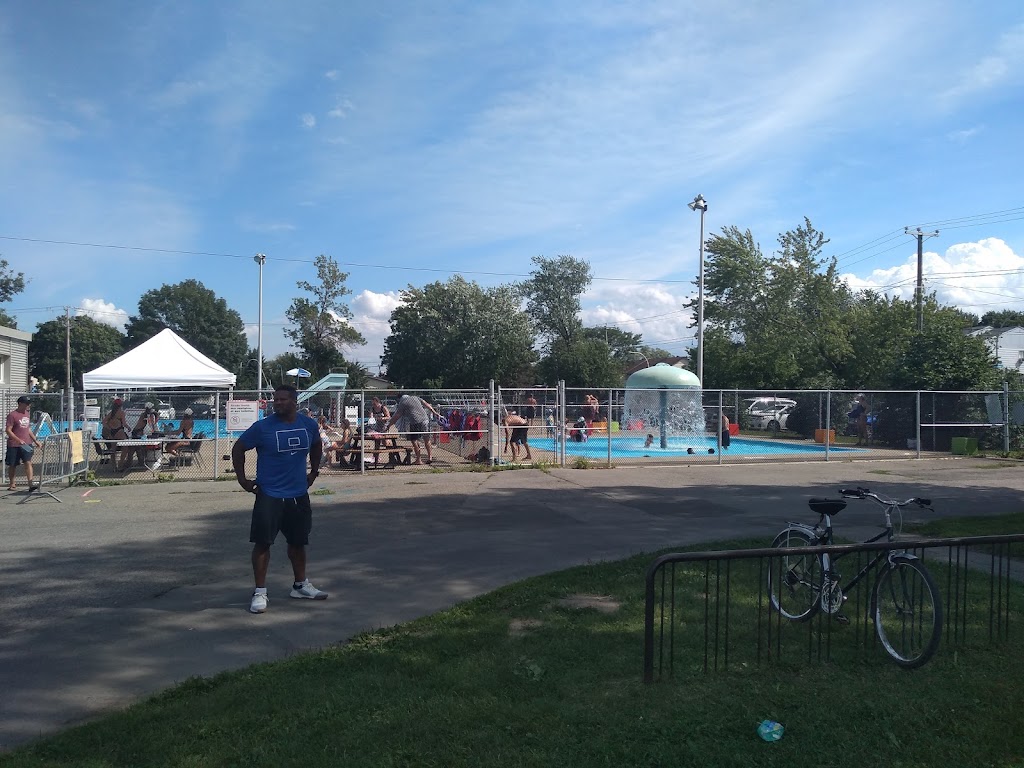 Piscine Montée Du Moulin | Laval, QC H7A 2A2, Canada | Phone: (450) 666-7772