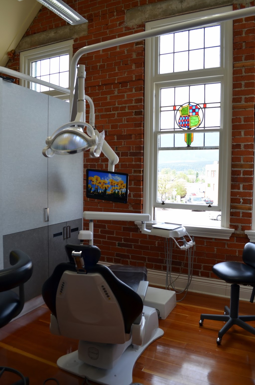 Acorn Dental | 20 Hudson Ave NE Suite 201, Salmon Arm, BC V1E 4R9, Canada | Phone: (250) 833-4757