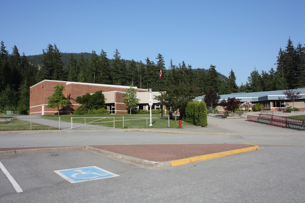Brackendale Elementary School | 42000 Government Rd, Brackendale, BC V0N 1H0, Canada | Phone: (604) 898-3651