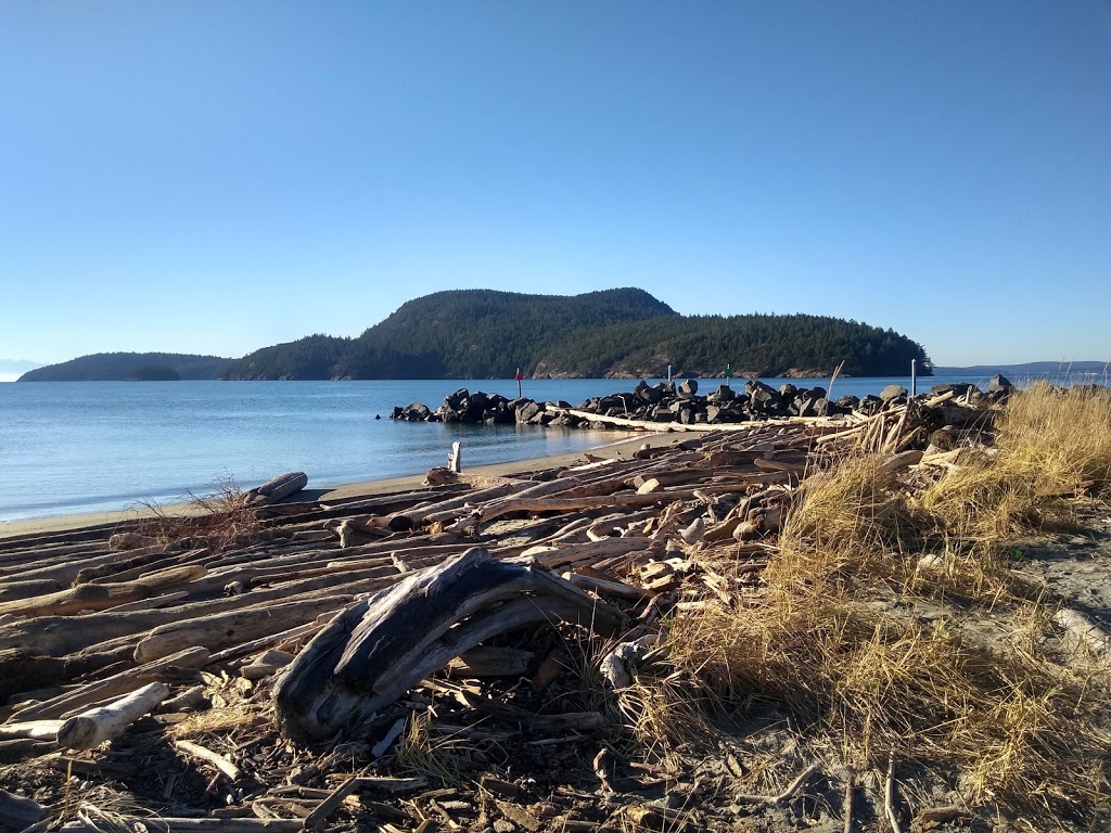 Tugboat beach | 5103 Croatian Way, Anacortes, WA 98221, USA | Phone: (360) 293-2001