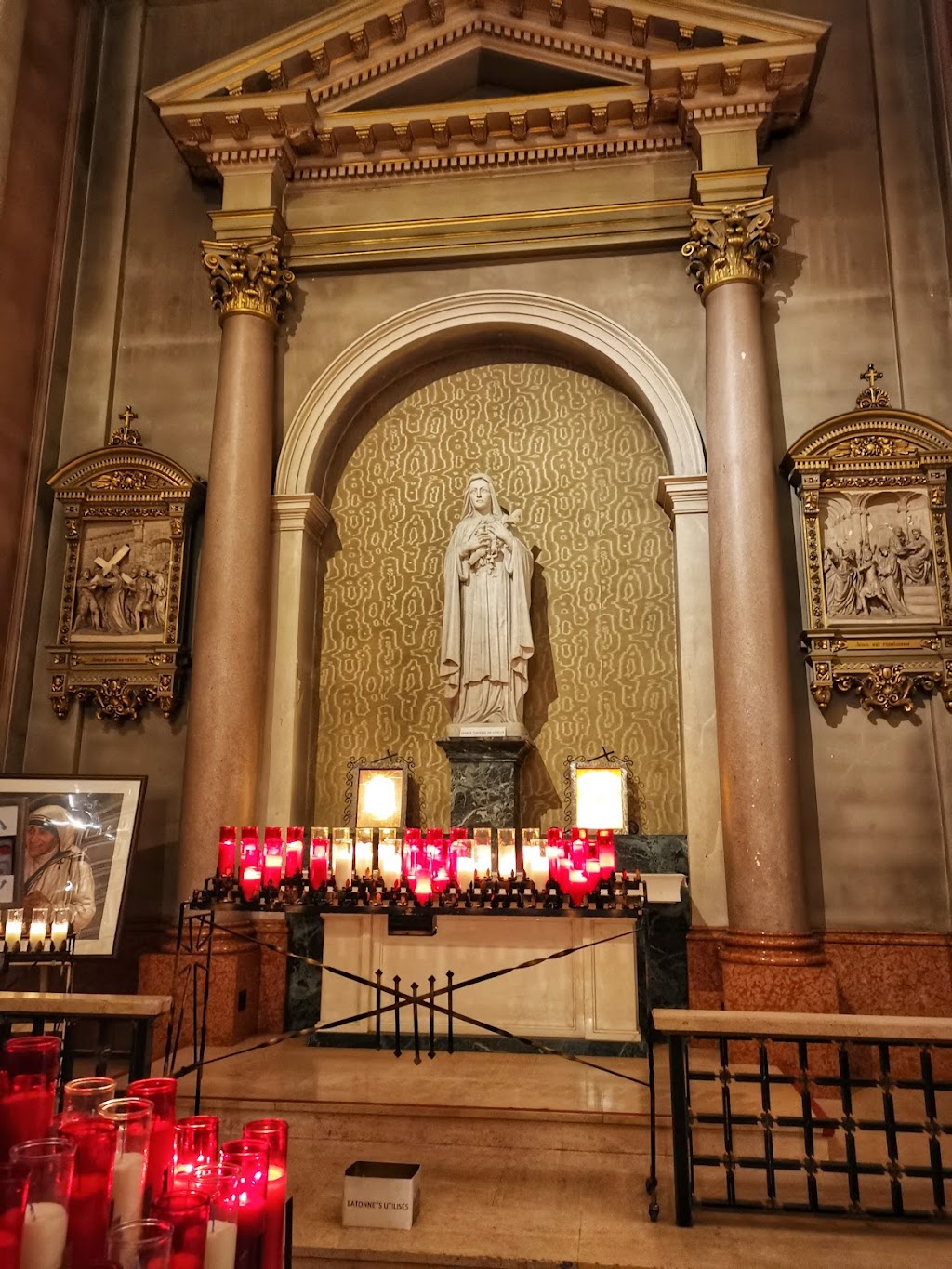 Mary, Queen of the World Cathedral | 1085 Rue de la Cathédrale, Montréal, QC H3B 2V3, Canada | Phone: (514) 866-1661