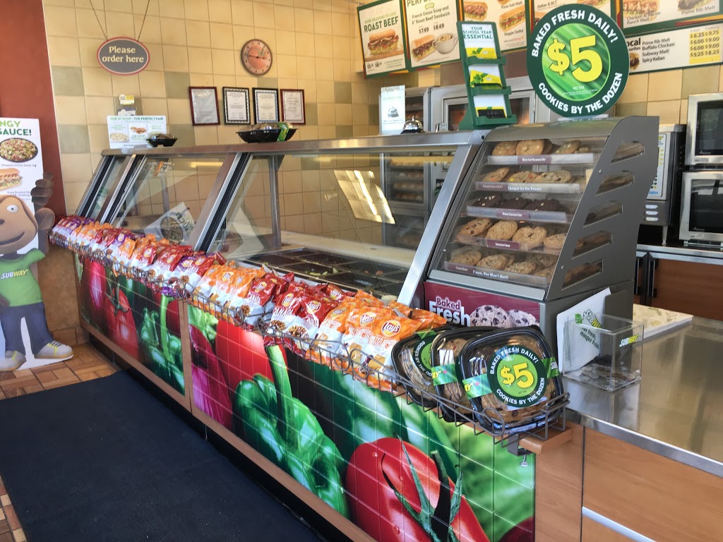 Subway | 2140 McPhillips St, Winnipeg, MB R2V 3C8, Canada | Phone: (204) 940-5556