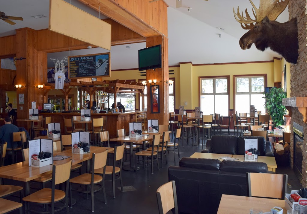 Moose Lounge | Happy Valley Road, Kelowna, BC V1P 1P3, Canada | Phone: (250) 491-6154