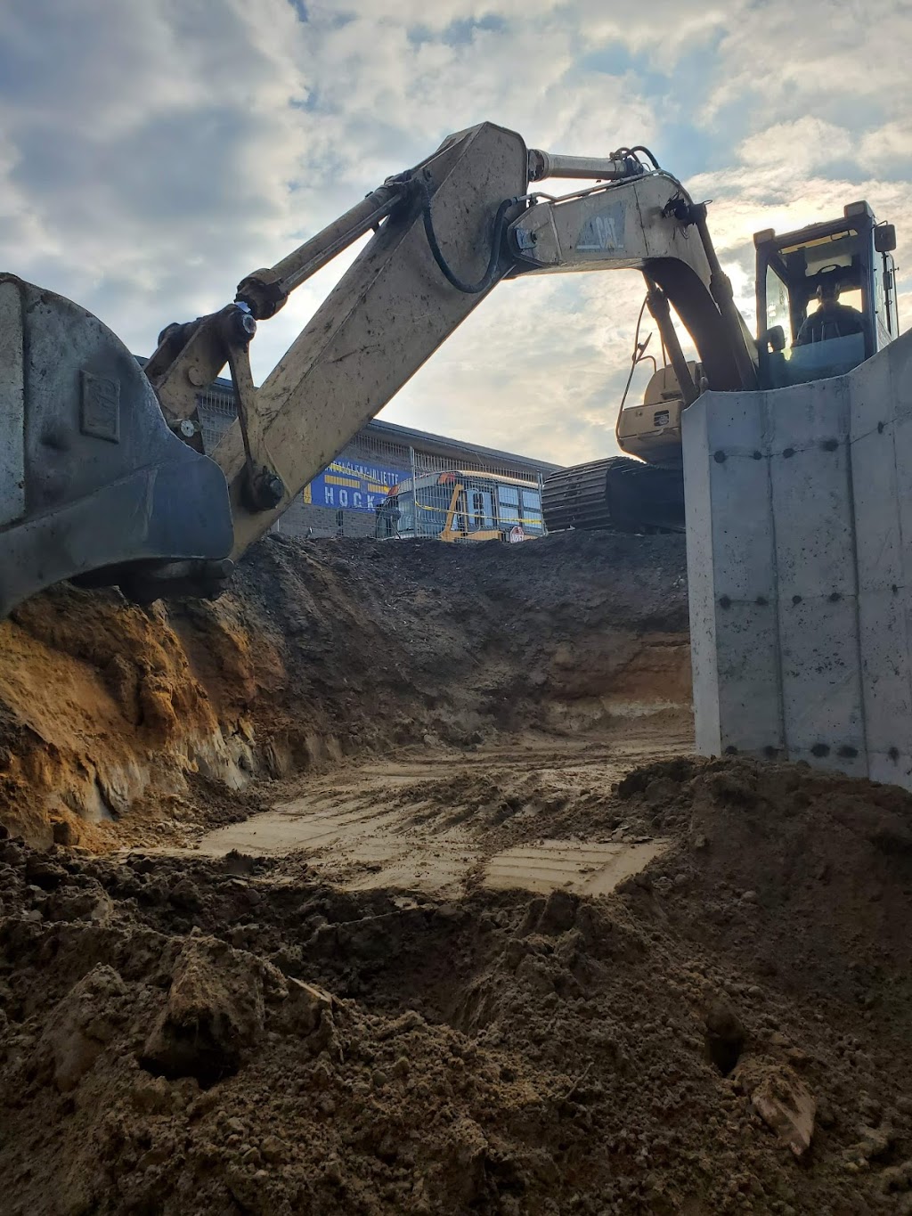 Excavation, Démolition et Transport Ouellet et filles | 1752 Rue Daniel, Saint-Lin - Laurentides, QC J5M 1G7, Canada | Phone: (450) 516-0215