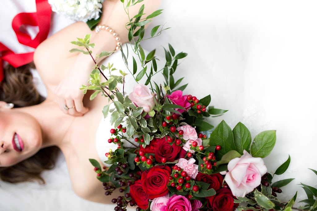 Carol-Anne Barnes Bespoke Wedding Flowers | 463 Bond St E Unit 4, Oshawa, ON L1G 1B9, Canada | Phone: (905) 434-0738